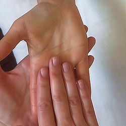 Pflegende Handmaske zur intensiven Feuchtigkeitspflege trockener Hände