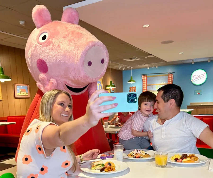 Peppa Pig Theme Park Florida Breakfast with Peppa Pig