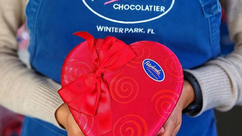 This Valentine’s Day, 92% will woo their loved one with chocolate & candy!