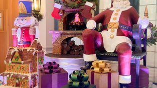 Did You Know That The World's Largest Chocolate Santa Is At Walt Disney World Resort?