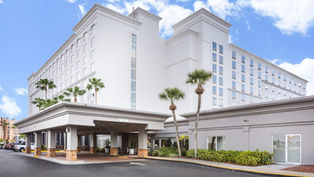 Holiday Inn & Suites Across From Universal Orlando completes stylish multi-million-dollar renovation