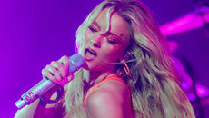 Zara Larsson brings neon, glitter and pop to House of Blues Orlando on her headline ‘Midnight Sun’ Tour