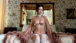 Fall in love with Sabrina Claudio as she kicks off her "Fall In Love With Her" Tour in Orlando