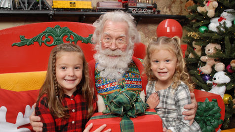 Santa’s Workshop Experience returns to ICON Park with free carousel rides and holiday cheer!