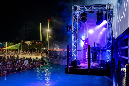 Dustin Lynch DJ Club Set at Island H2O Water Park