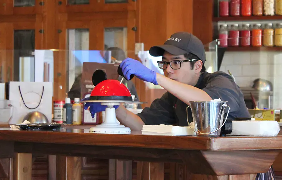 Amorette’s Patisserie Cake Decorating Experience Returns To Disney Springs