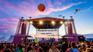 Enjoy non-stop dancing and good vibes at Reggae Rise Up Florida in the heart of St. Pete