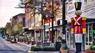 Enjoy Walking In A Winter Wonder DeLand This Holiday Season