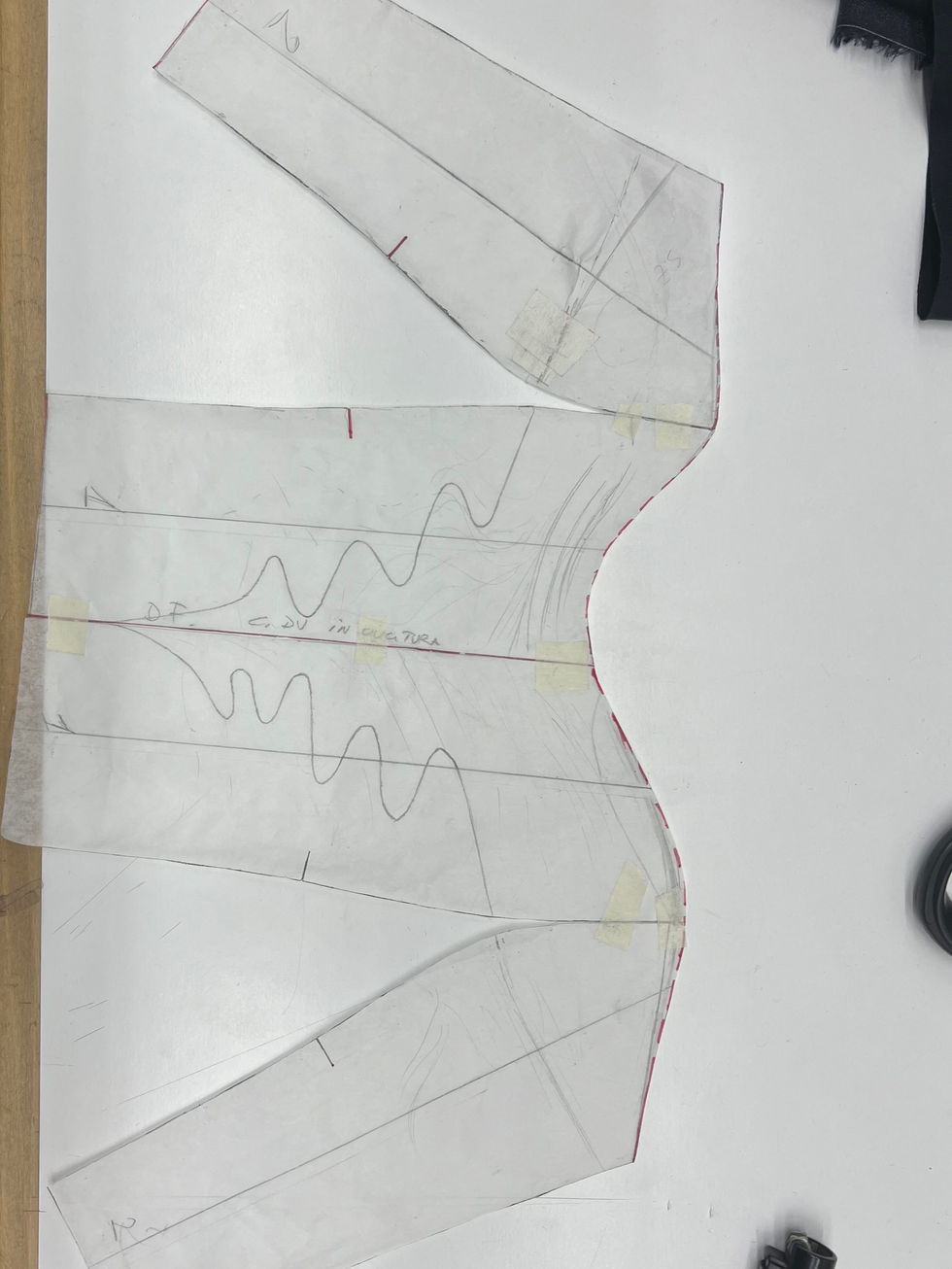 Scollo del 2° bustino disegnato sul cartamodello del 1° bustino