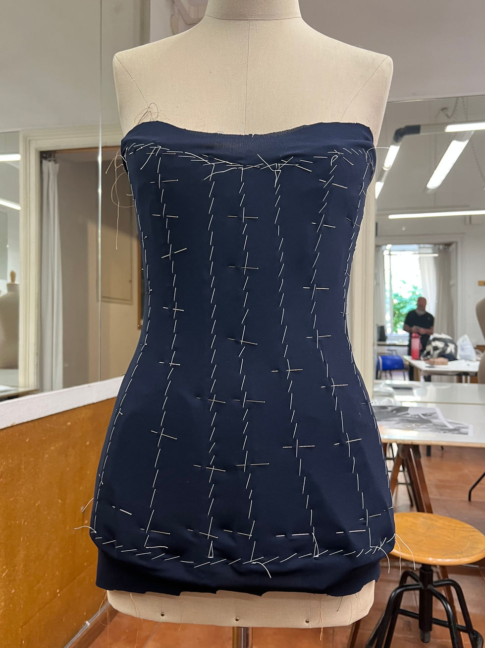 Rivestimento bloccato con delle imbastiture diagonali