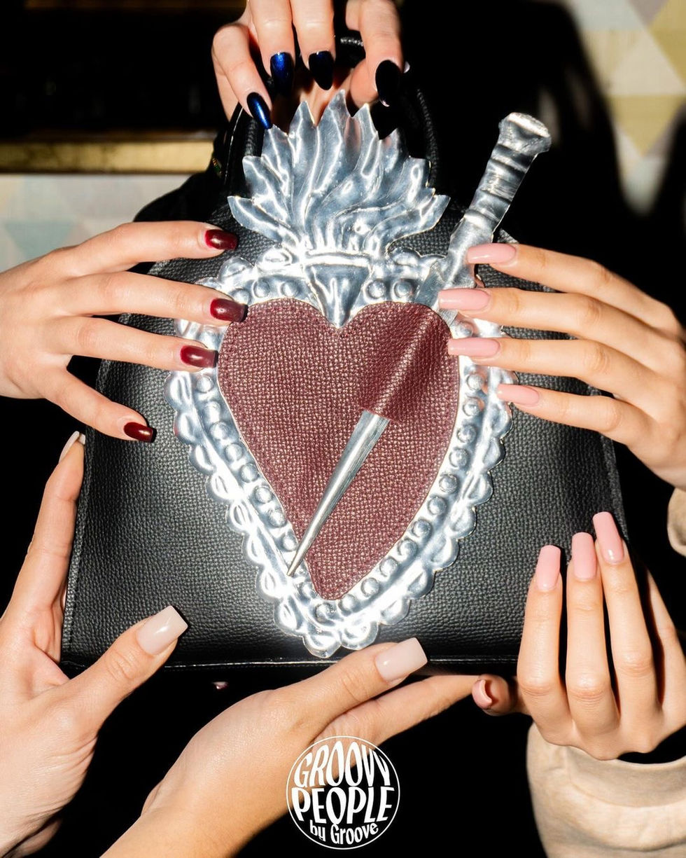 Foto scattata in occasione dell'esposizione della borsa ad un evento sul tema "ex voto", tenuto a Napoli il 25 gennaio 2024