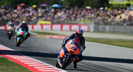 Ogura vence na Moto2™ com o novo pneu traseiro da Pirelli, Piqueras leva na Moto3™