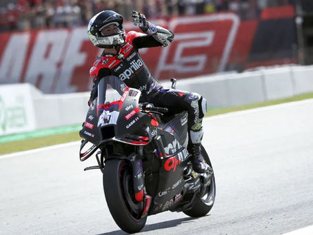 Aleix Espargaró vence a corrida curta em Barcelona após três quedas de líderes