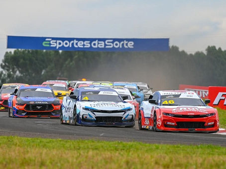 Barrichelo faz segundo pódio em Interlagos e conquista a liderança da NASCAR Brasil