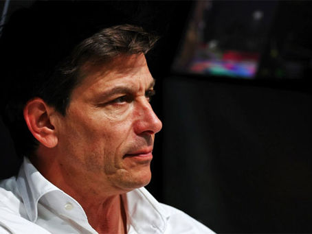 Toto Wolff descarta Max Verstappen na Mercedes