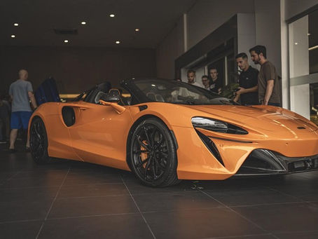 Carros de rua – McLaren São Paulo apresenta o Artura Spider a clientes
