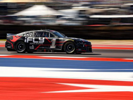 Ross Chastain vence nos metros finais em Talladega