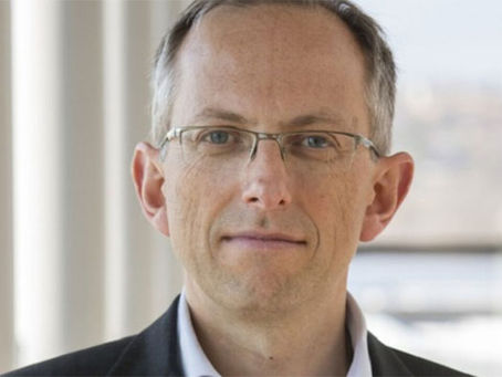 CEO da Ferrari “adorou” gesto de Hamilton antes da chegada