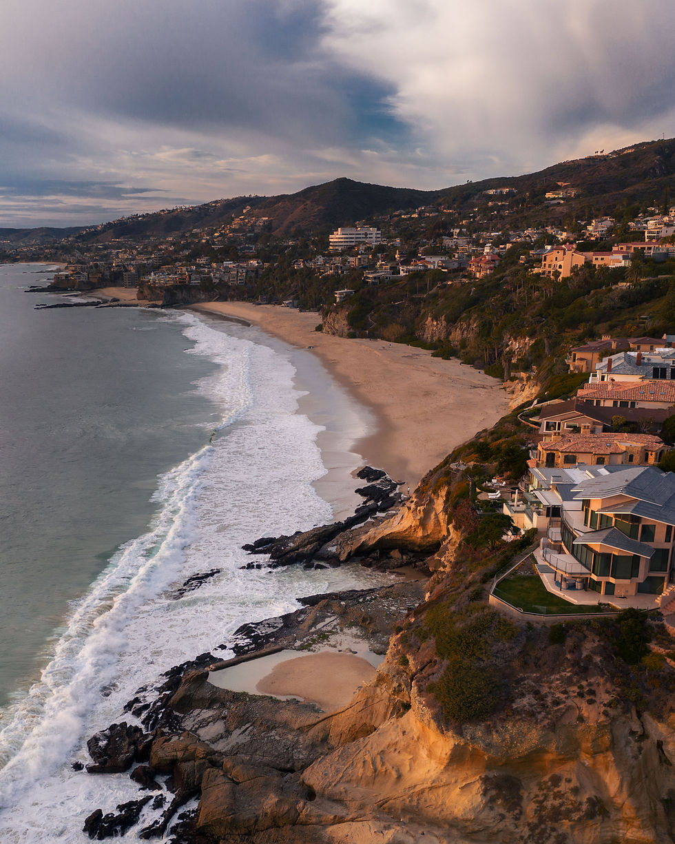 Coastline view of the beautiful beach and mountains of Laguna Beach