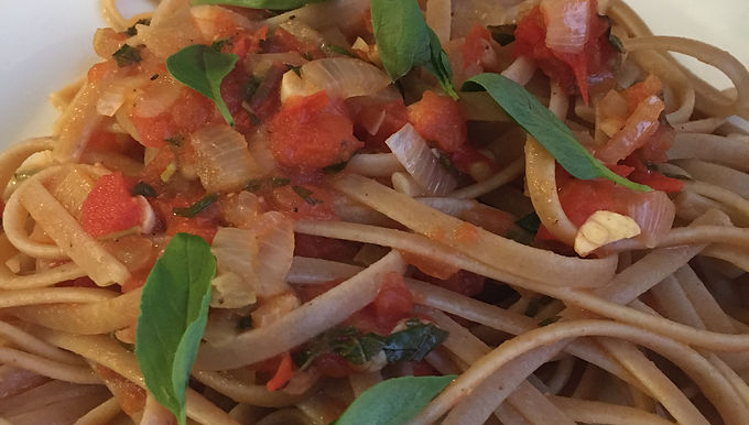 Tomato and garlic linguine