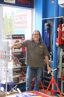 thumbnail_Peter in Showroom.jpg