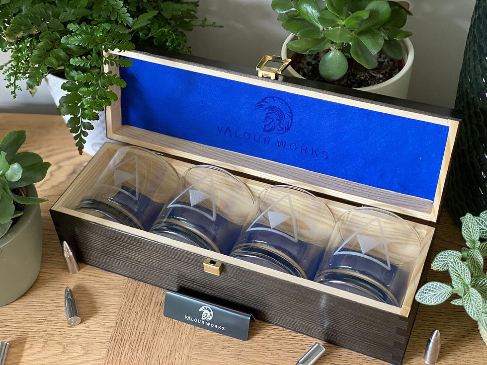 Engraved Whisky Glass Set with 4 Glasses in Felt-Lined Wooden Display Box