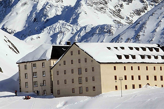 Winter ascent and overnight stay at the Hospice du Grand-Saint-Bernard