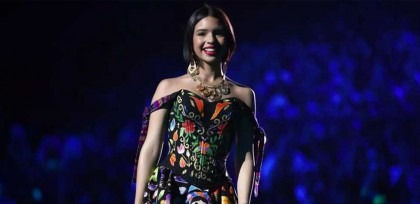 EXIGEN MULTA A ÁNGELA AGUILAR POR CAMBIO DE TONO EN EL HIMNO NACIONAL