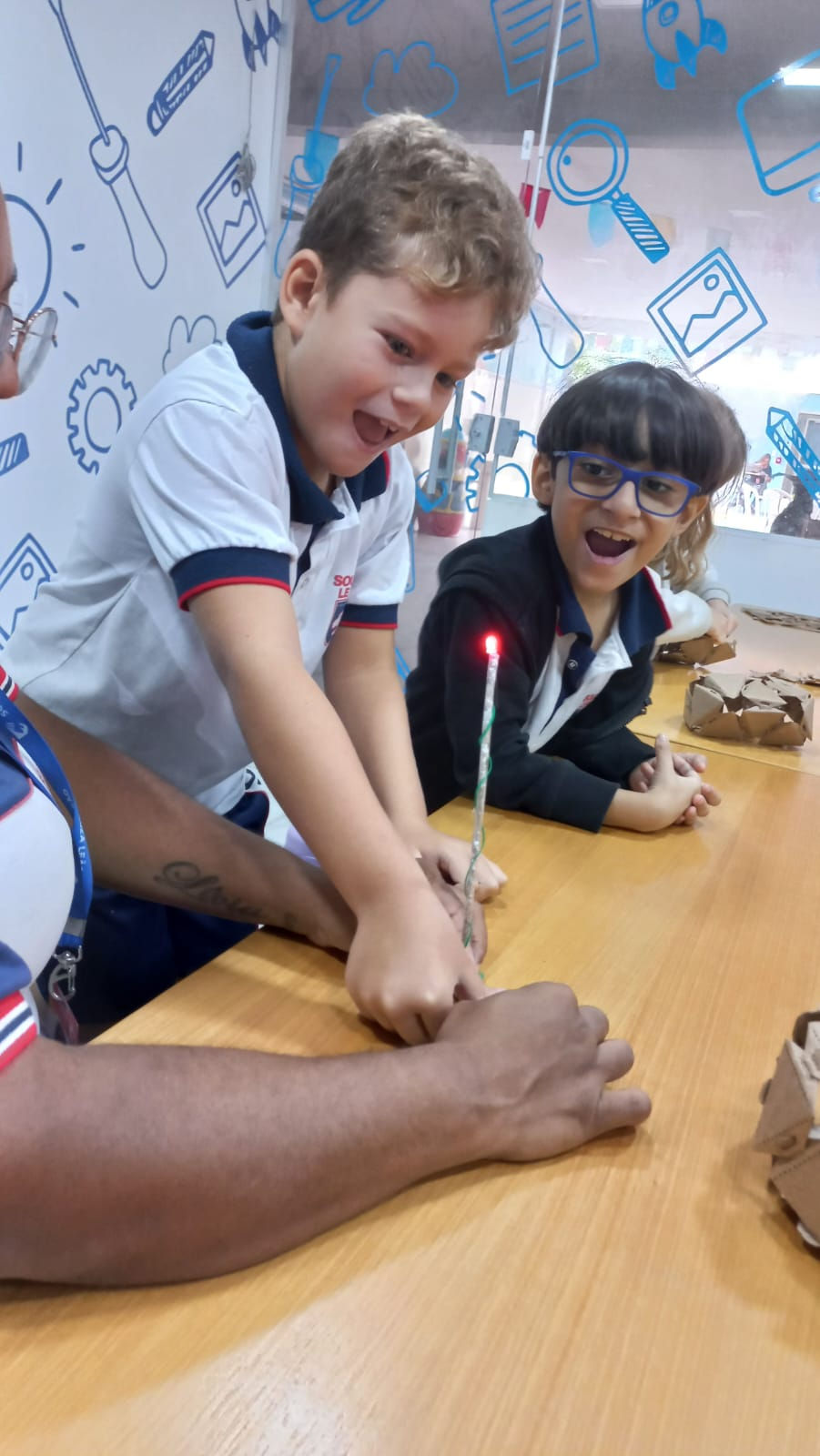 2º Ano: Atividade “E se fez a luz. Os gigantes de Sumamum precisam de uma casa!”