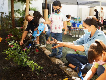 Harry & Meghan volunteer in Los Angeles
