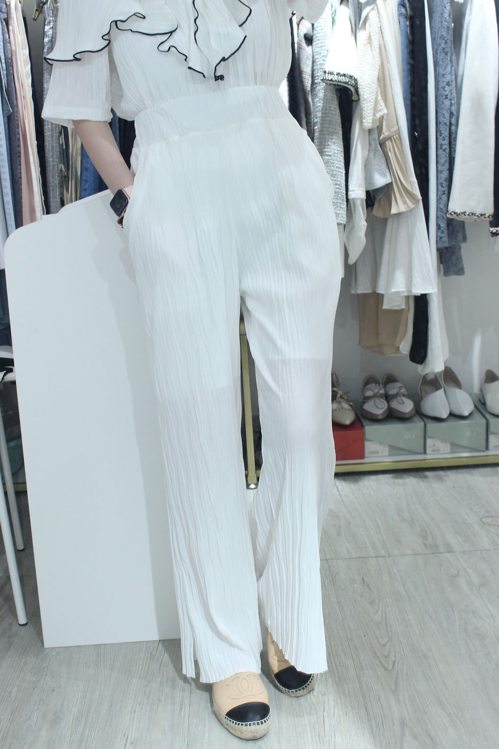 縮圖：2 ways ruffles set in white (top + bottom)