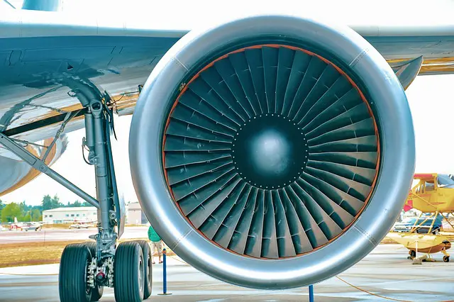 jet-engine-4702441_640.webp