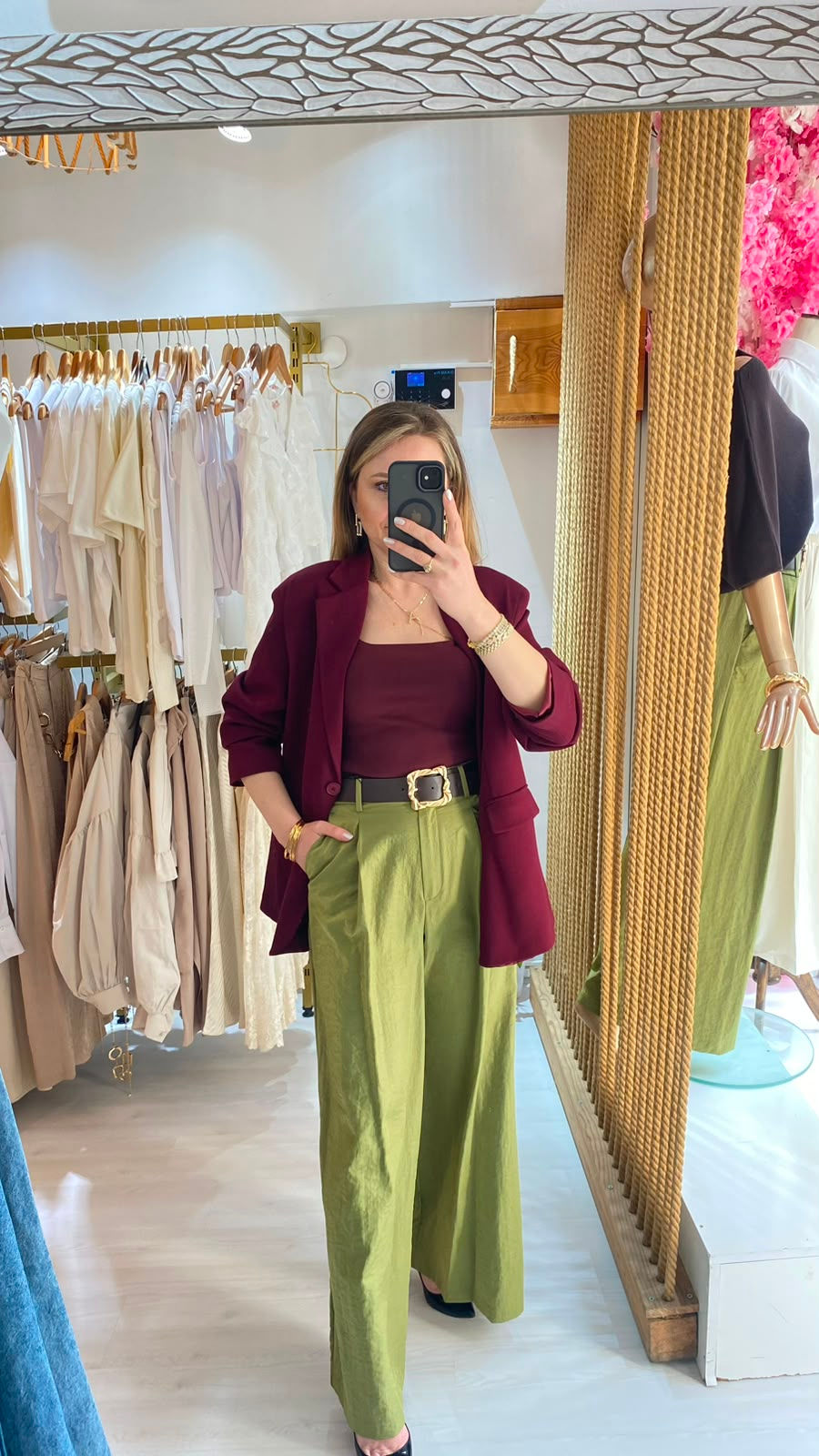 Küçük resim: DİLVİN KEMERLİ PANTALON