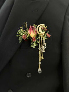Gothic, Dark and Moody, Alternative, Traditional, Themed, Pagan, Witchy, Crazy, Oversized, Bones, Crystals, dried flowers, Wildflower bouquets, boutonniere, pocket boutonniere, bridesmaids bouquets, bridal bouquet, wedding bouquet, gothic wedding, dark wedding, Fox Skull, Coyote Skull