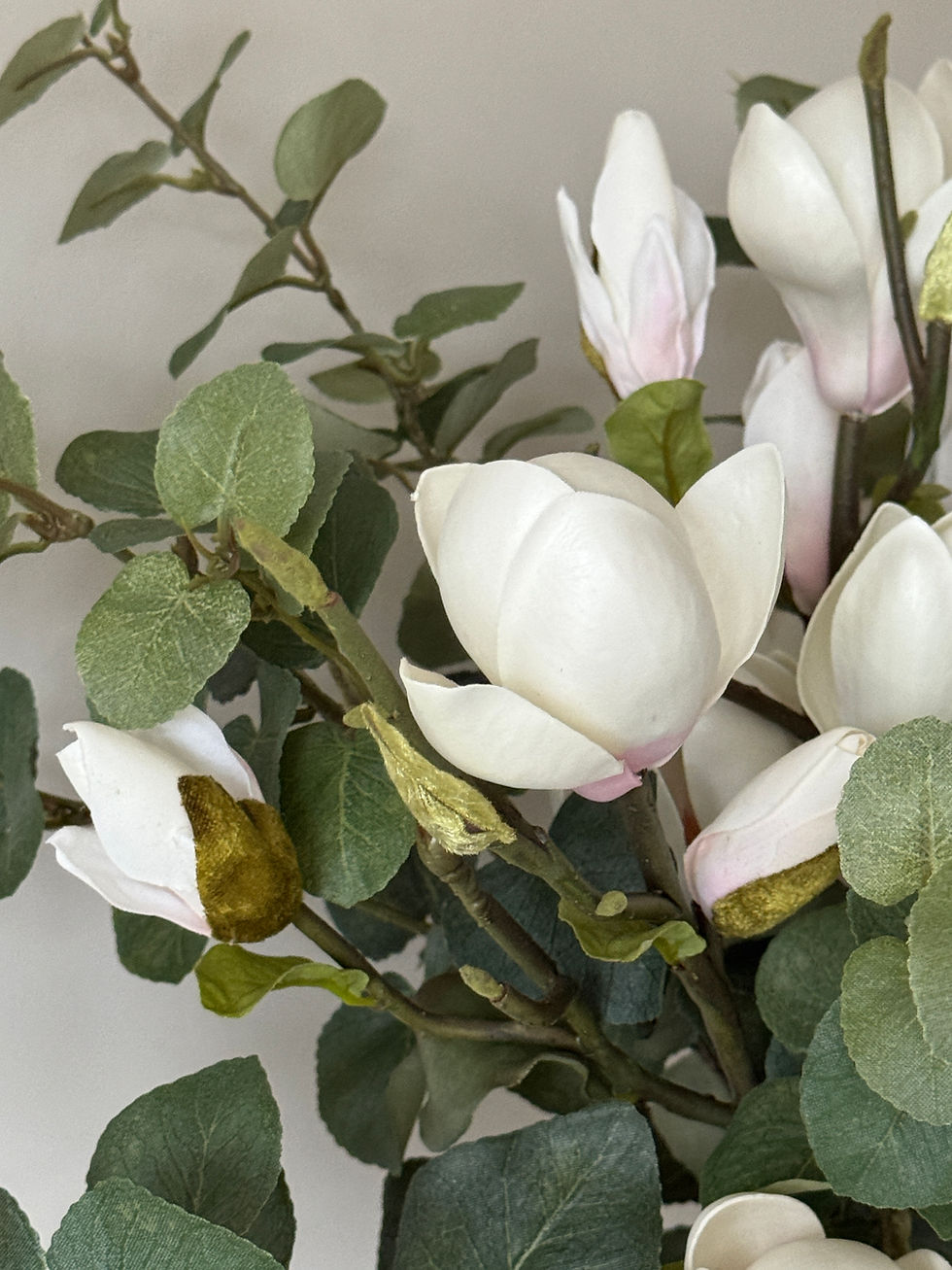 Thumbnail: Magnolia Eucalyptus Bouquet