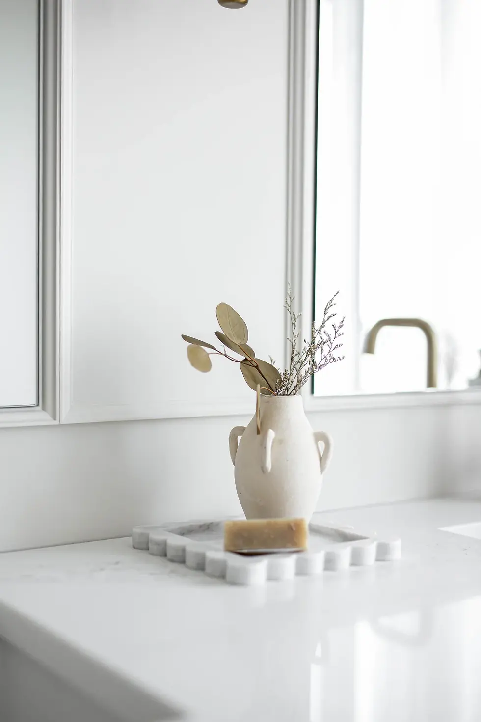 Thumbnail: Scalloped Edged Square White Marble Tray