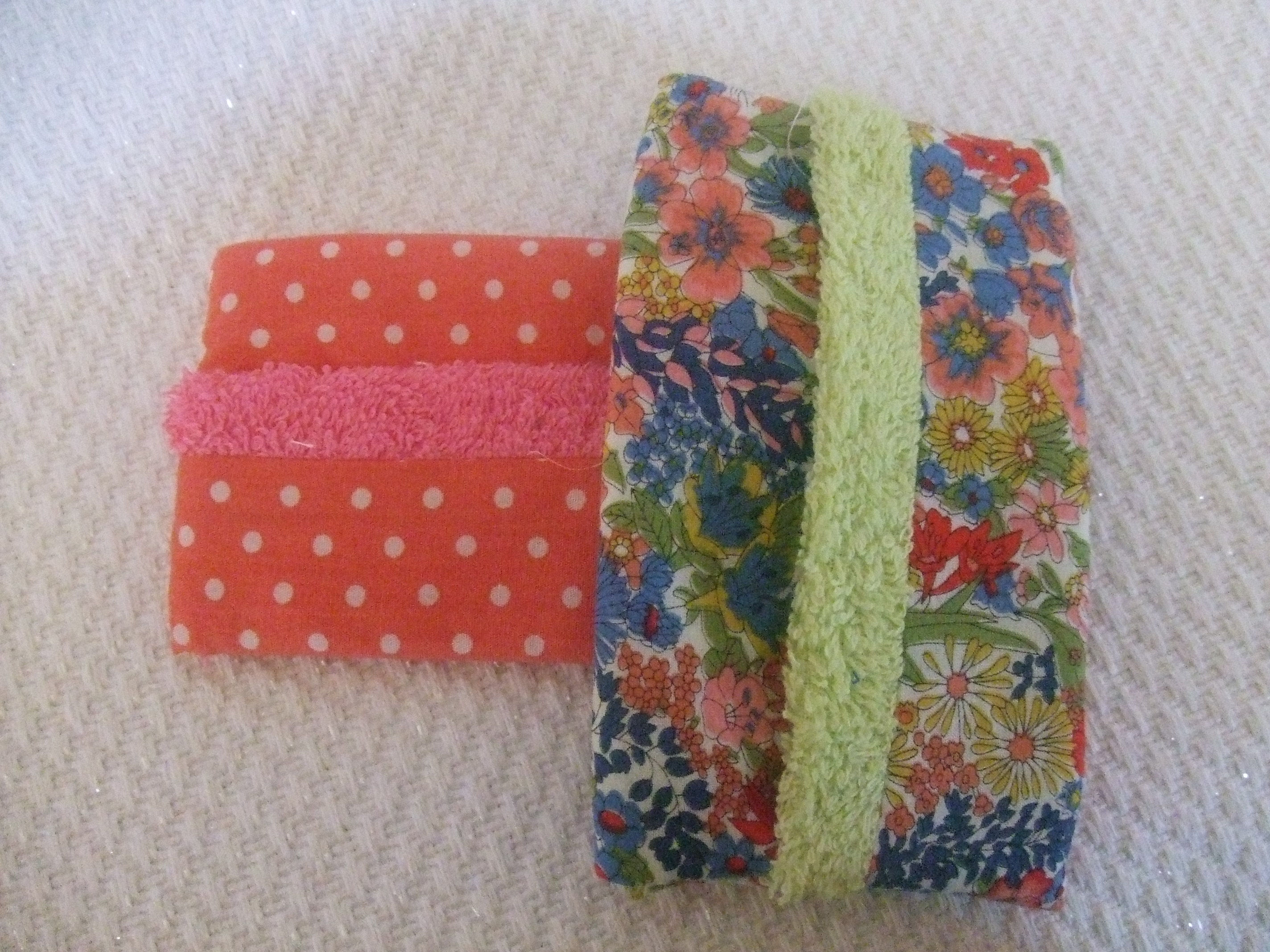 Etui- kleenex- éponge et coton- idéal bébé