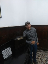 Monarquista Arthur Bosco posa para foto