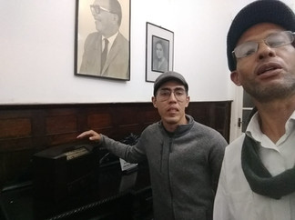 Monarquistas posando para foto