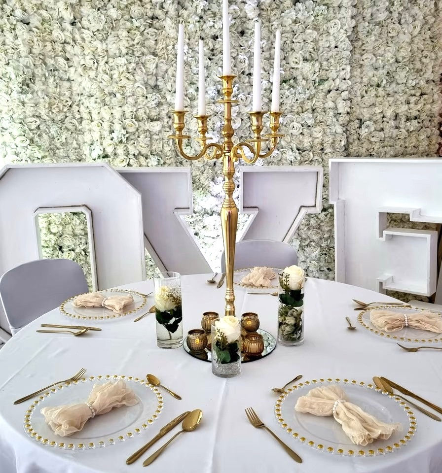 Kerzenständer, Dekoverleih, Brauttisch, Blumendeko, Stuhlhussenverleih, Tischdeko in Kasse