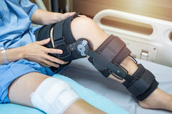 patient-with-bandage-compression-knee-br