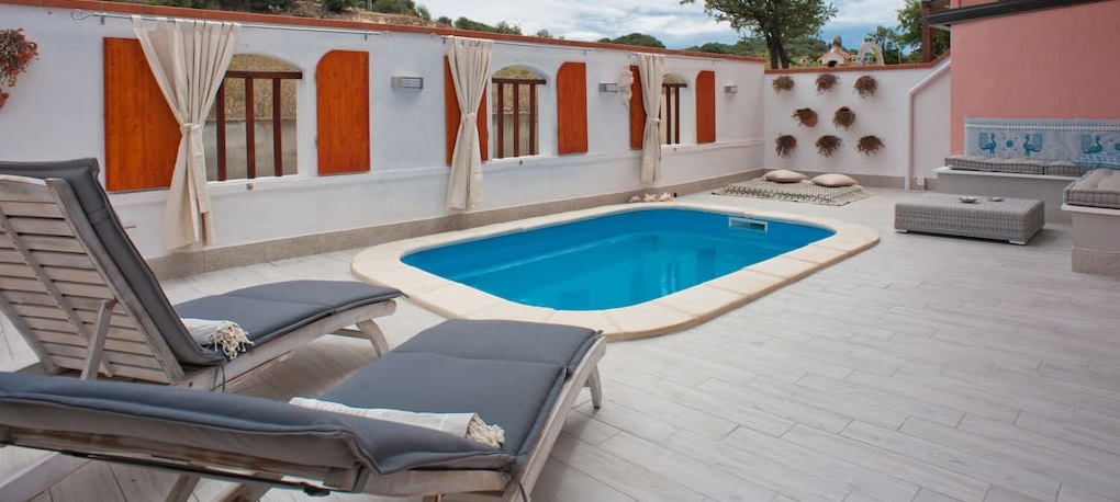 Piscina In Vetroresina Modello Sirio 600 Skimmer