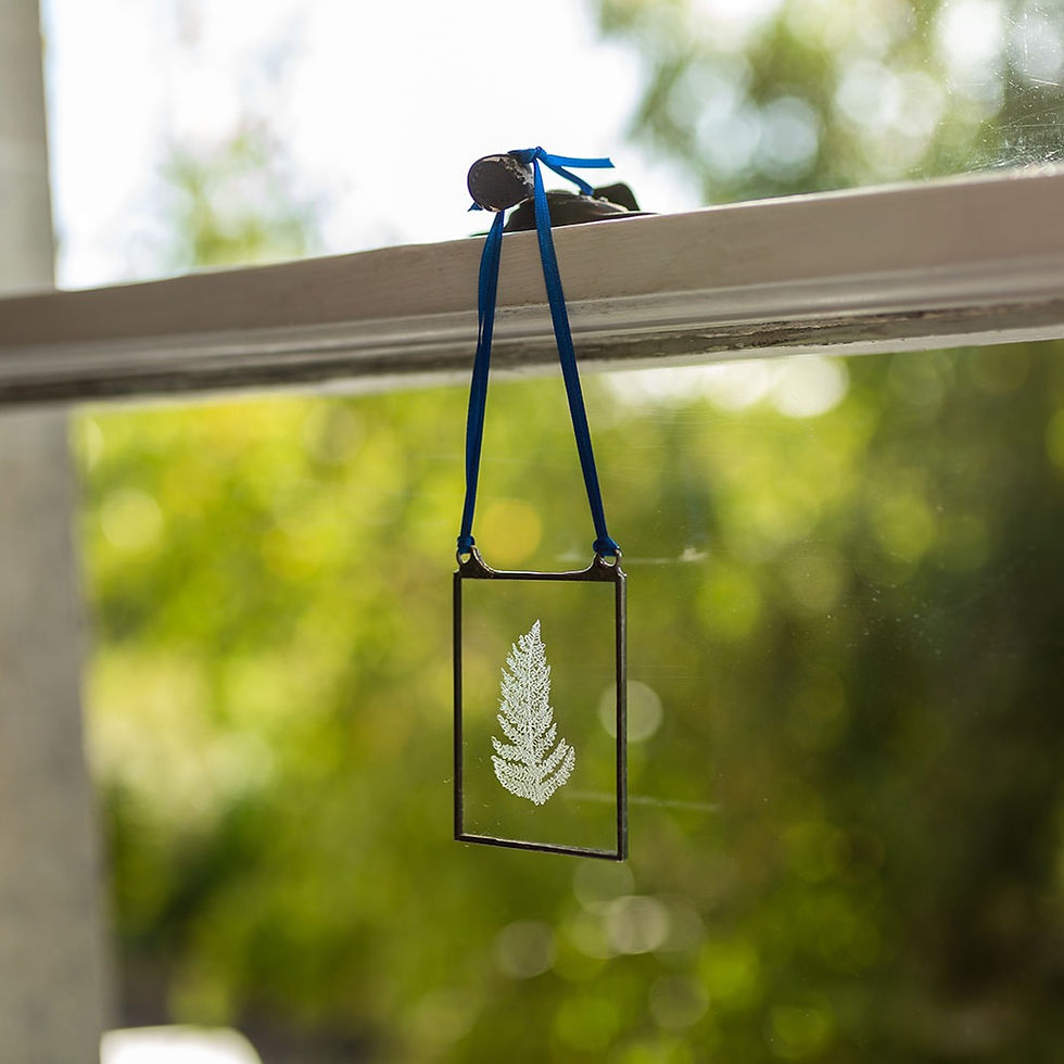 Thumbnail: Fern etched glass decoration