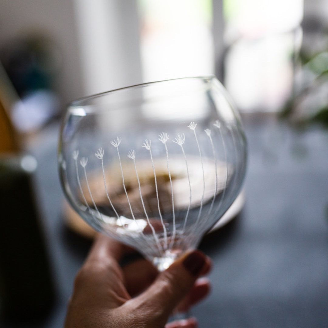 Engraved gin glass with floral seed head pattern 