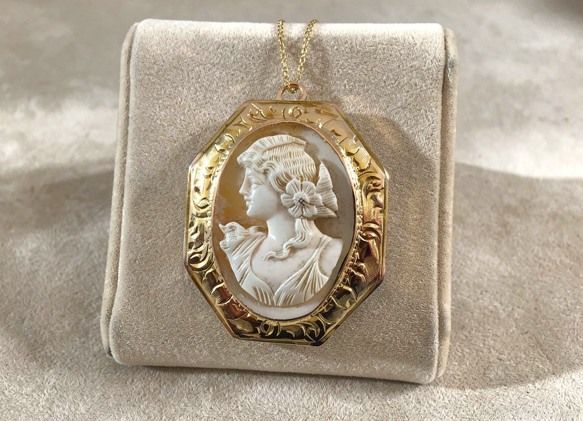 14Karat Yellow Gold Estate - Victorian Brooch and Pendant This exquisite