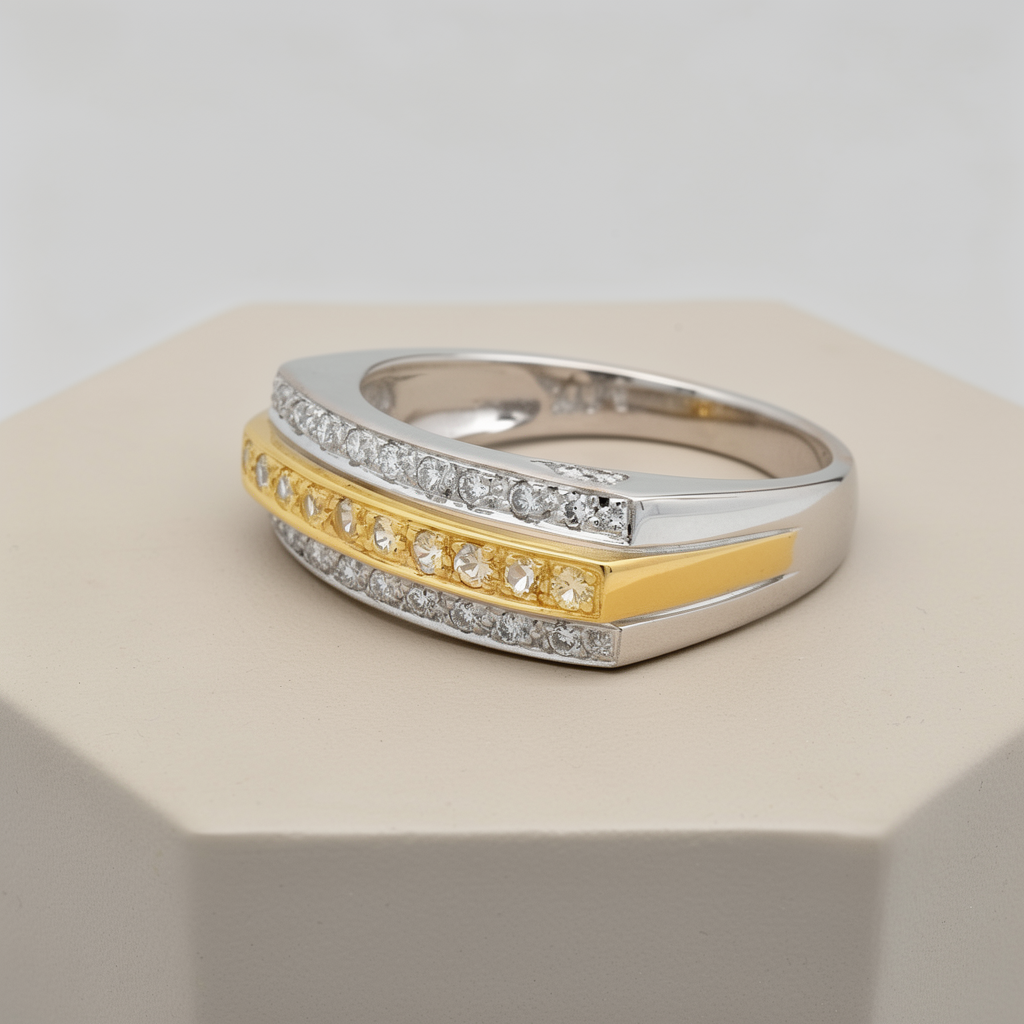 18Karat White and Yellow Gold Ring, set with: 10 Round Yellow Sapphires
