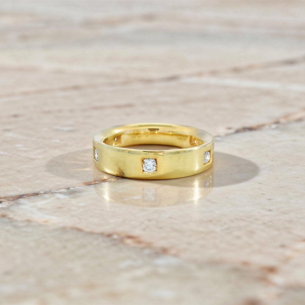 18Karat Gold Eternity Band Ring, set with: 5 Round 2.2mm Diamonds .20cttw FG