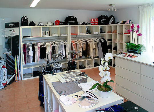 Ein Bild der Bekleidungsecke des Proshop von Bob