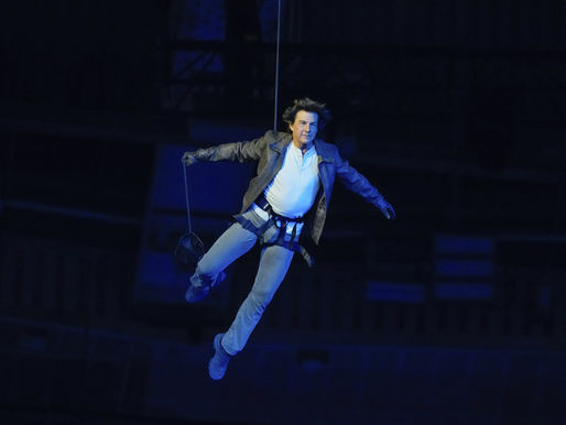Tom Cruise Fait Sensation lors de la Cérémonie de Clôture aux JO de Paris 2024