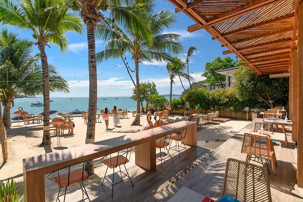 Restaurant Le Flamingo Piscine rooftop Bandara Hotel Phuket - Monsieur Lifestyle Magazine